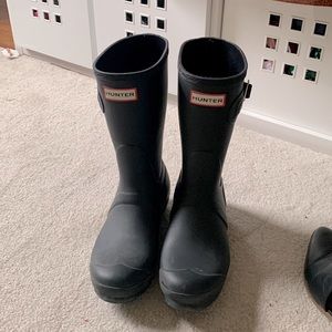 Black short matte hunter rain boots